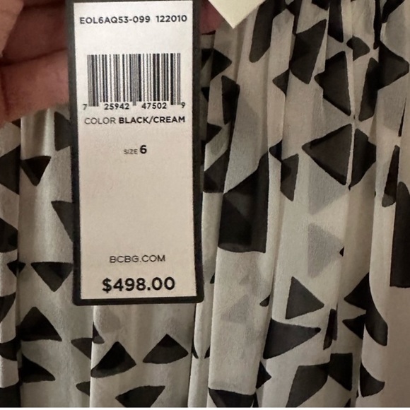 BcbgMaxAzria Embellished Plunging V- neck Silk Cream & Black Geo Maxi Dress - Picture 8 of 8